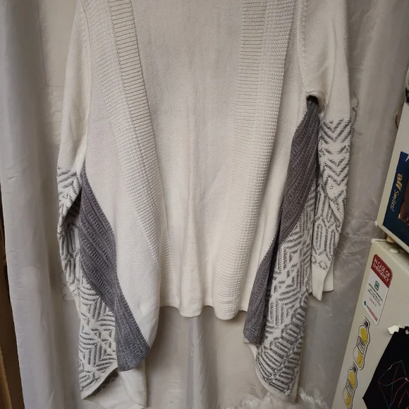 Merona cardigan, white and grey, XL but it seems to be oversized - Picture 5 of 8